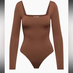 Aritzia Babaton Contour Squareneck Longsleeve Bodysuit